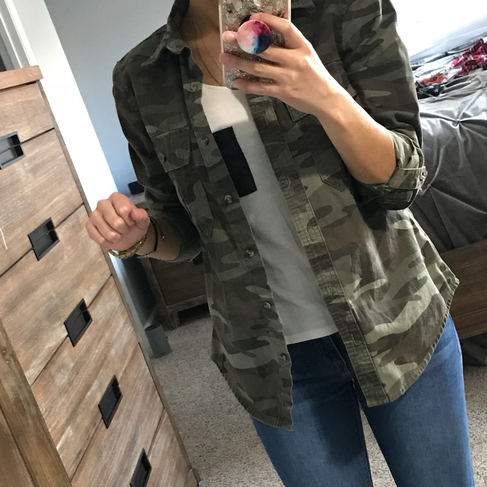 White shirt w/ striped sleeves